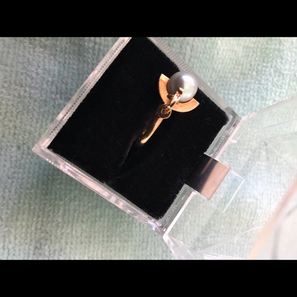 Beautiful classic grey white pearl ring 🥰🎉 - Picture 3 of 10